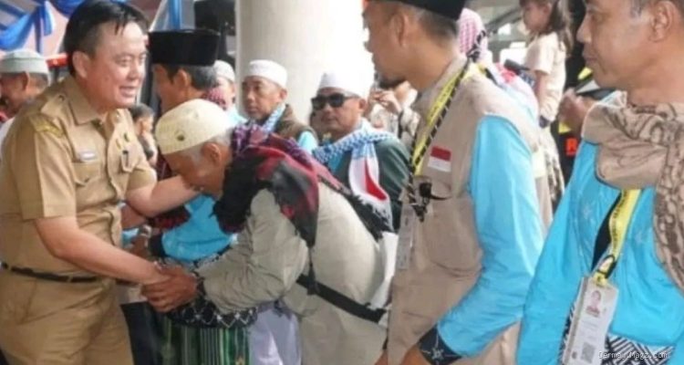 445 Jemaah Haji Indramayu Tiba di Tanah Air, Sambut Haru Keluarga
