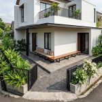 6 Desain Teras Memanjang untuk Rumah Hook Kecil yang Nyaman dan Estetik