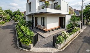 6 Desain Teras Memanjang untuk Rumah Hook Kecil yang Nyaman dan Estetik