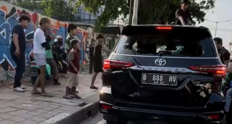 Aksi Perusakan Mobil Fortuner di Tanah Abang, Diduga Dipicu Ini