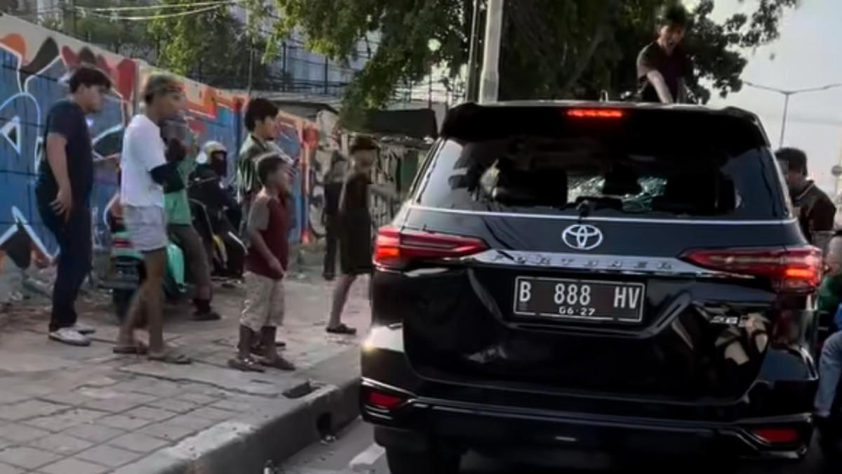 Aksi Perusakan Mobil Fortuner di Tanah Abang, Diduga Dipicu Ini