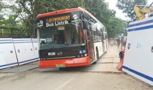 Amblesnya Jalan Lenteng Agung, Rute Transjakarta ke UI Dibatasi