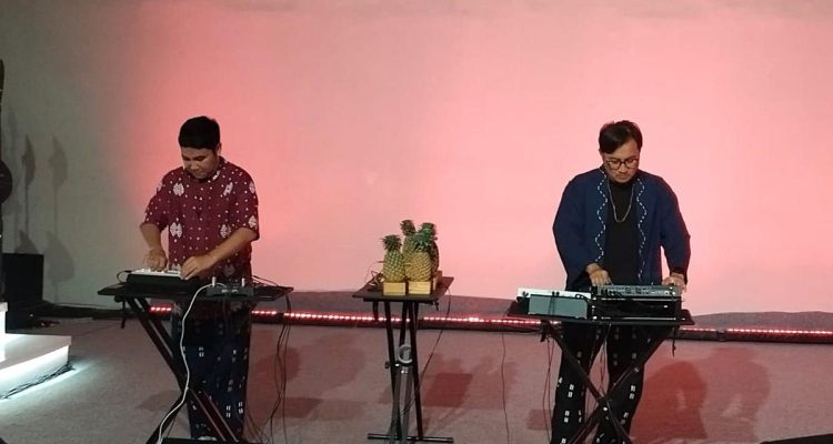 Anak Muda Jaga Tradisi: Pengalaman The Scene, Bottlesmoker, dan Twineester