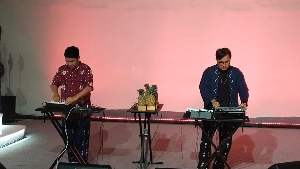 Anak Muda Jaga Tradisi: Pengalaman The Scene, Bottlesmoker, dan Twineester