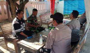 Babinsa Cikedunglor Serma Solihin Perkuat Sinergi TNI-Polri Lewat Komsos