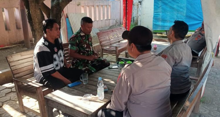 Babinsa Cikedunglor Serma Solihin Perkuat Sinergi TNI-Polri Lewat Komsos