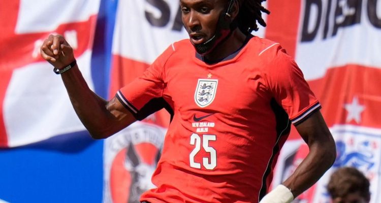 Bek Inggris Djed Spence Wajib Kenakan Masker di Piala Dunia 2026, Ada Apa?