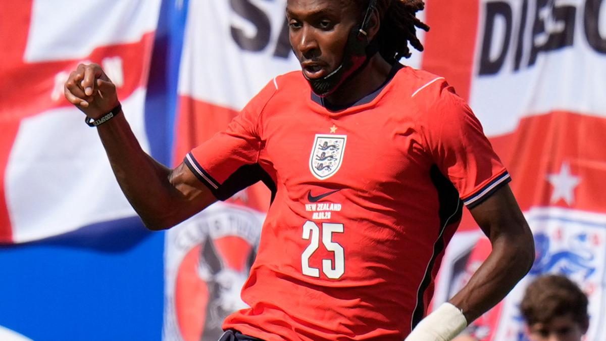 Bek Inggris Djed Spence Wajib Kenakan Masker di Piala Dunia 2026, Ada Apa?