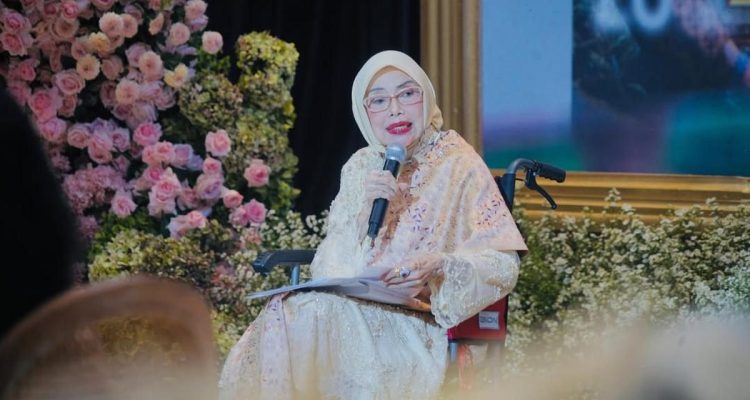 Buku Cermin Diri Mien Uno Diluncurkan di Usia 85, Sandiaga Uno Akui Ibunda Inspirator