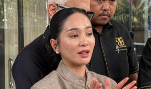 Bunga Zainal Temani Suami ke Mabes Polri, Tuntut Kelanjutan Laporan Dugaan Penipuan