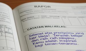 Catatan Wali Kelas untuk Penilaian Sikap dan Akademik Siswa Semester 1