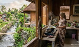 Dapur Rumah Dekat Sungai: Desain Estetik Tahan Longsor dengan Pemandangan Alam