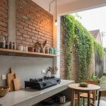 Dapur Semi Outdoor: Solusi Rumah Kampung Bebas Pengap Hemat Energi