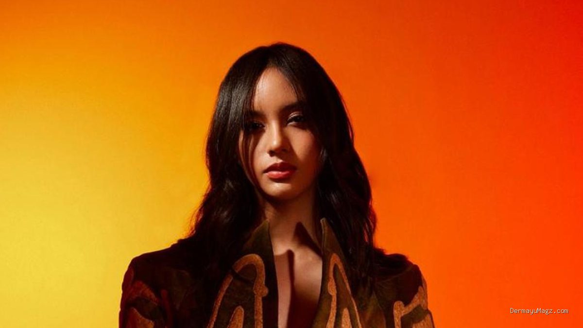 Dinda Ghania Luncurkan Single Terbaru "Bad Connection" Bersama Produser Olivia Rodrigo
