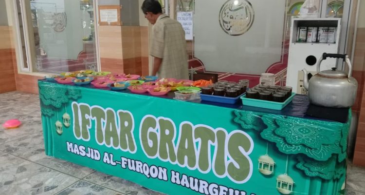 DKM Masjid Al-Furqon: Iftar Gratis Perkuat Kepedulian & Kebersamaan Umat