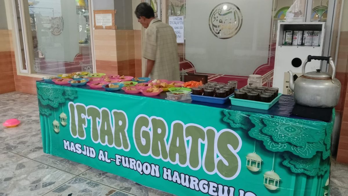 DKM Masjid Al-Furqon: Iftar Gratis Perkuat Kepedulian & Kebersamaan Umat