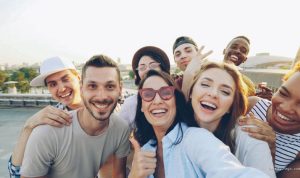 Generasi Zillennial: Penjembatan Unik Antara Milenial dan Gen Z