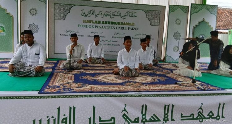 Haflah Akhirussanah Muslimat NU Sukajati: Pembinaan Karakter Santri
