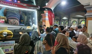 Haji Haurgeulis Pulang, Keluarga Bersujud Syukur Sambut Haru