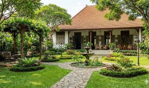 Halaman Rumah Kuno yang Tetap Menawan untuk Ditiru di Era Modern