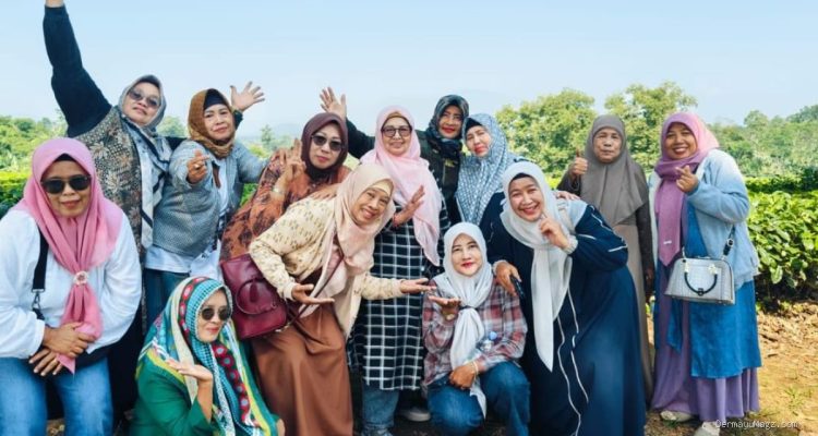 Haurgeulis ke Lembang: Ibu-Ibu Hebring Jalin Silaturahmi Hangat di Cikole