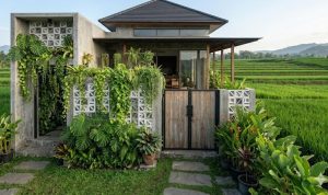 inspirasi-pagar-roster-untuk-rumah-sejuk-dan-estetik-dekat-sawah-62280 Inspirasi Pagar Roster untuk Rumah Sejuk dan Estetik Dekat Sawah