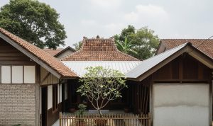 Inspirasi Rumah Desa dengan Halaman Tengah Gaya Jawa Tradisional dan Modern