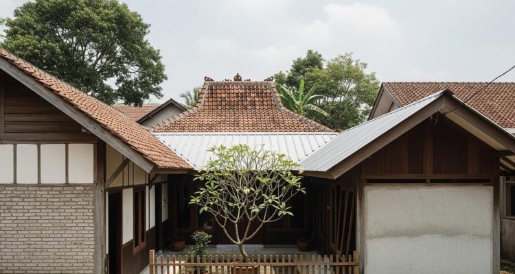 Inspirasi Rumah Desa dengan Halaman Tengah Gaya Jawa Tradisional dan Modern