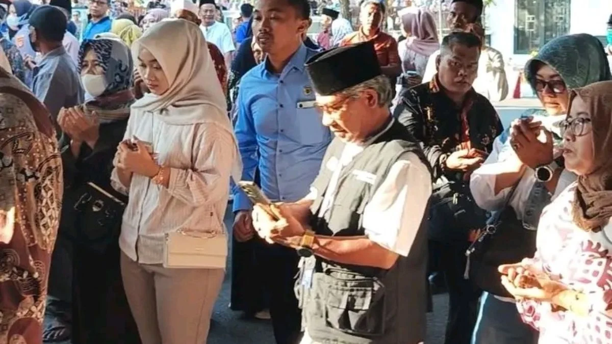 Jamaah Haji Indramayu Kloter 10 Tiba Selamat, Disambut Haru