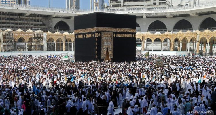 Jemaah Diminta Fokus Ibadah Saat Penggantian Kain Ka'bah Malam Ini