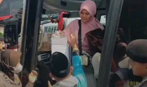 Jemaah Haji Indramayu Pulang: Ratusan Keluarga Lepas Rindu di Pendopo