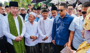 Jokowi Berbagi Cerita Masa Lalu kepada Kiai dan Santri