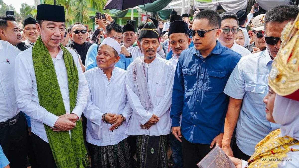 Jokowi Berbagi Cerita Masa Lalu kepada Kiai dan Santri