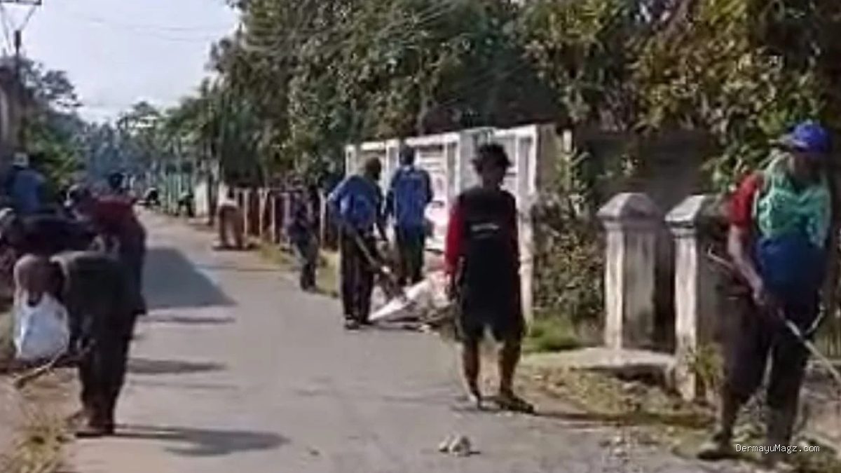 Jumat Bersih Desa Sumbermulya: Gotong Royong Warga Semakin Semangat