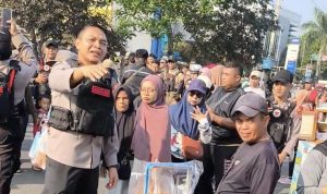Kapolres Depok Beri Kejutan Warga dengan Jamuan saat CFD dan Ngopi di Malam Hari