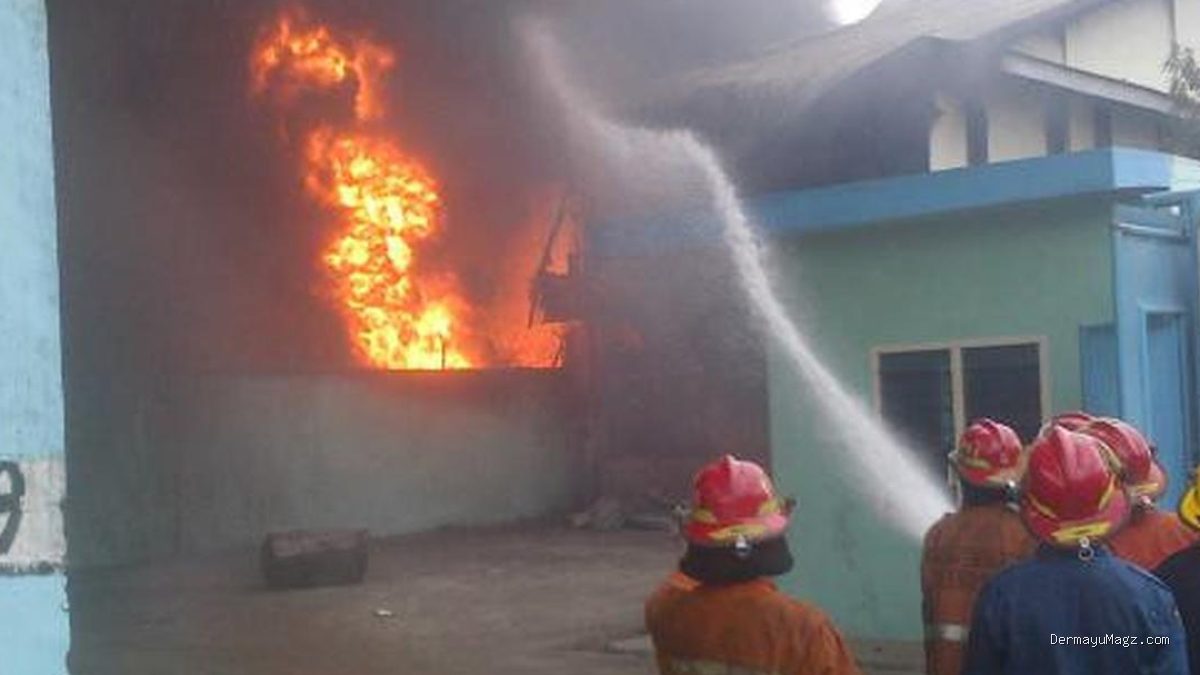Kebakaran di Petamburan, 75 Petugas Pemadam Kebakaran Dikerahkan