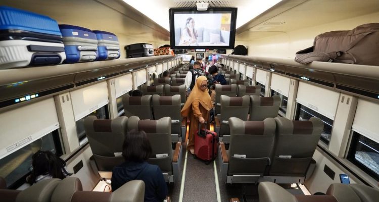 Kereta Stainless Steel Generasi Baru Beroperasi, Intip Rute Perjalanannya