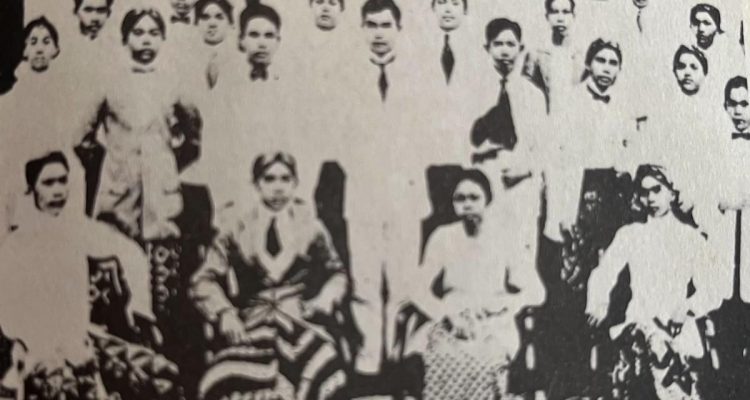Ketika Sukarno Berpenampilan Seperti Gadis Cantik Jong Java