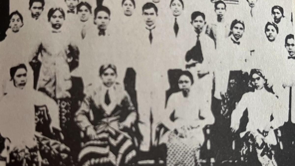 Ketika Sukarno Berpenampilan Seperti Gadis Cantik Jong Java