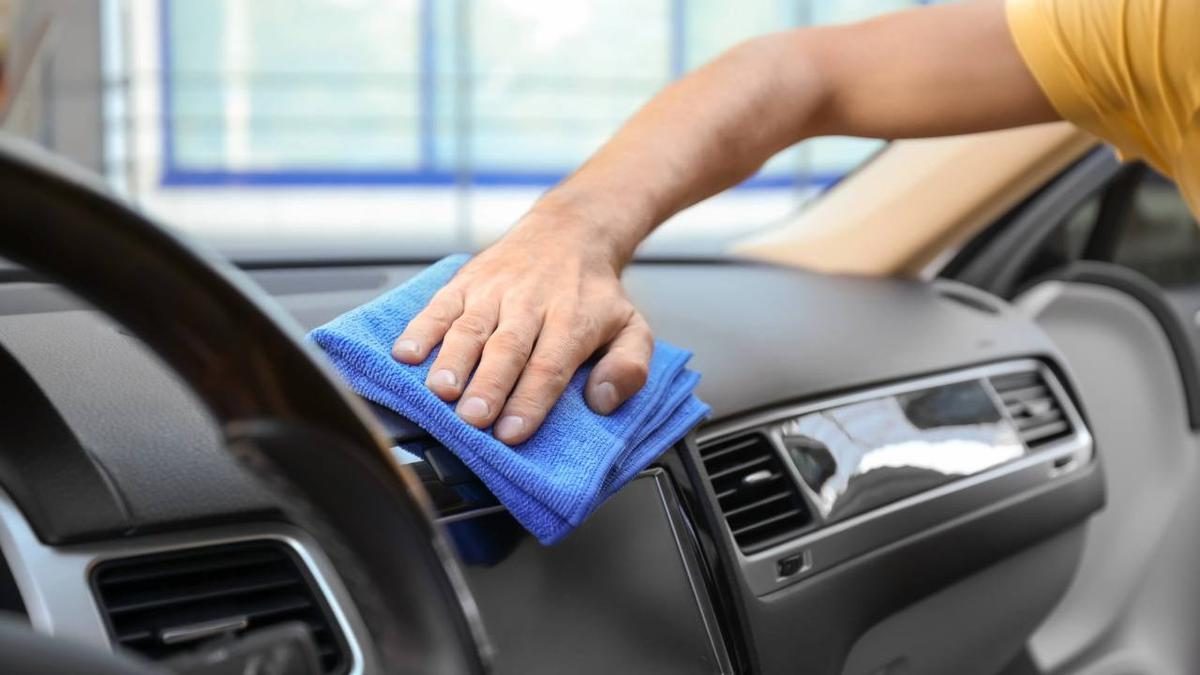 Kiat Menjaga Kabin Mobil Tetap Segar dan Bersih Tanpa Salon