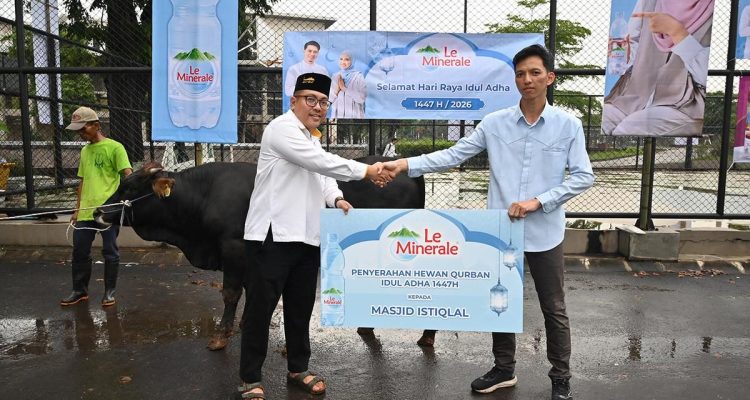 Kolaborasi Berbagi Le Minerale dan Masjid Istiqlal Lanjut di Idul Adha
