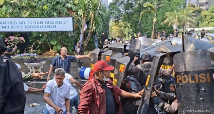 Konflik Saat Eksekusi Hotel Sultan: Serangan Botol dan Batu ke Aparat