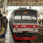 KRL Tanah Abang-Duri Terganggu Akibat Kebakaran Dekat Rel