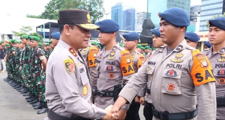 Larangan Kapolda Metro untuk Polisi Membawa Senjata Saat Mengamankan Demo