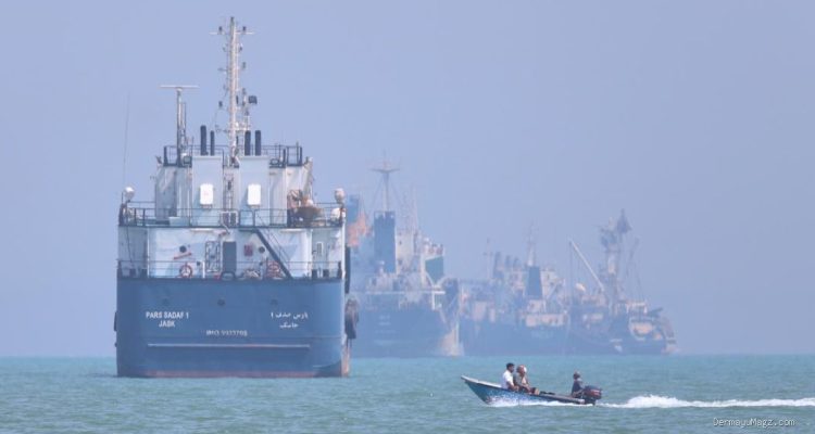 Minyak Anjlok 6% Pekan Ini, Pasar Respons Positif Negosiasi Selat Hormuz