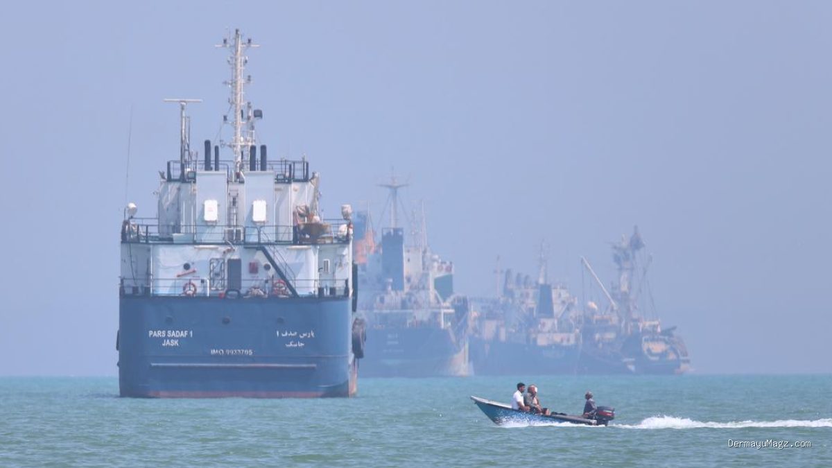 Minyak Anjlok 6% Pekan Ini, Pasar Respons Positif Negosiasi Selat Hormuz