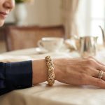 Model Gelang Emas Tiga Warna Gaya Twist untuk Wanita Dewasa