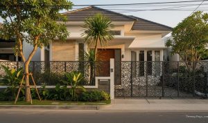 Model Pagar Rumah Aman, Nyaman, dan Kokoh untuk Keluarga dengan Anak