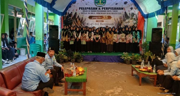 Pelepasan Siswa Kelas IX MTs Nurul Hikmah Haurgeulis: Khidmat & Haru