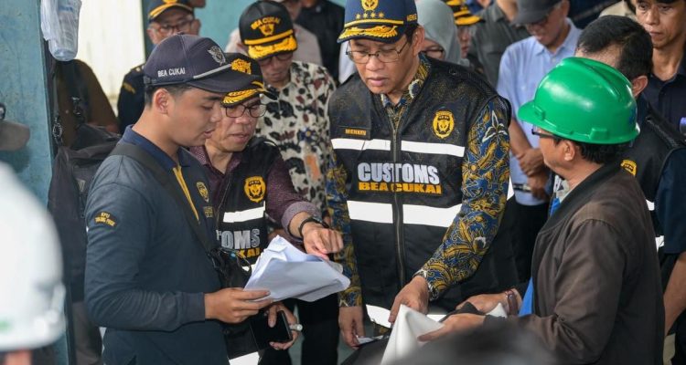 Pemeriksaan Pelabuhan Tanjung Priok oleh Purbaya: Ribuan Kontainer Impor Menumpuk